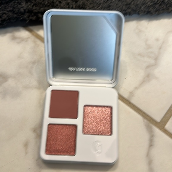 Glossier monochrome essential Eyeshadow Trio - Picture 2 of 2